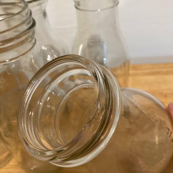 Sold! Vintage Motor Oil Glass Jars with Caddy - Picture 9 of 17